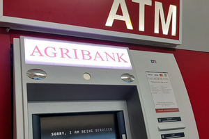 Bắt giữ thanh niên dùng xà beng đập trụ ATM để trộm tiền ở TPHCM