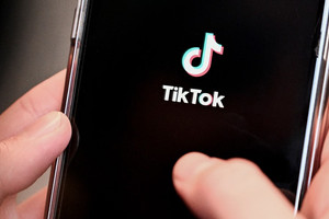 iPhone cài sẵn TikTok bỗng thành ‘hàng hot’, giá ‘trên trời’ lên đến hơn 1 tỷ đồng