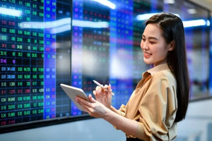 VN-Index chỉnh nhẹ, cổ phiếu đầu tư công lên ngôi