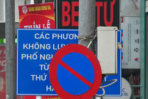 Phó Thủ tướng yêu cầu xử lý bất cập biển chỉ dẫn, đèn tín hiệu giao thông