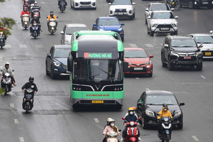 Hà Nội bước vào kỷ nguyên 'xanh hóa giao thông': Đầu tư 1.300 xe buýt điện cùng hệ thống trạm sạc 6.500 tỷ