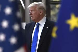 Ông Trump dọa áp thuế toàn diện 25% với EU