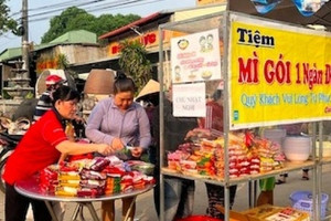 Bà chủ quán mì 1.000 đồng có rau, trứng, xúc xích: Tôi không miễn phí vì không muốn ai mắc nợ mình