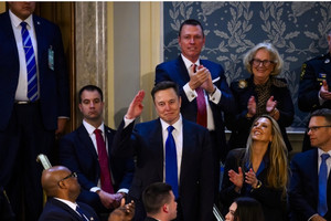 Ông Trump thu hẹp quyền lực của tỷ phú Elon Musk