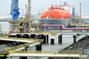 Ukraine đã ký thỏa thuận nhập khẩu 100 triệu m3 LNG từ Ba Lan