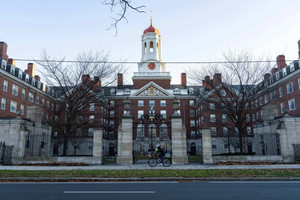 Harvard tuyên bố miễn học phí, bao cả chi phí ăn ở, hàng nghìn sinh viên hưởng lợi