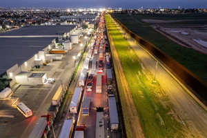 Khiến cả thế giới như đang 'ngồi trên đống lửa', ông Trump muốn gì khi đe dọa đánh thuế mọi quốc gia?