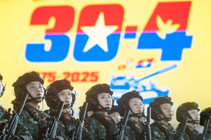 Hơn 10.000 người hợp luyện diễu binh 30/4 trước dinh Độc Lập