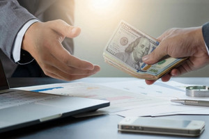 'Điểm rơi' đầu tư: 8 cổ phiếu bluechip đang được định giá hời