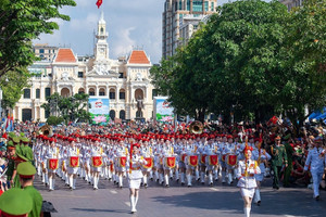 Diễu binh, diễu hành kỷ niệm 30/4 khác duyệt binh như thế nào?