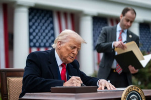 Đối diện chỉ số mới đầy bất an, ông Trump nói về thời kỳ 'bùng nổ'