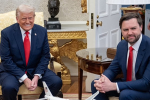 Phó tổng thống Mỹ ‘giải cứu’ ông Trump trong gang tấc ở Thượng viện