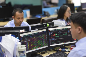 Lý do nhiều công ty chứng khoán làm việc xuyên lễ