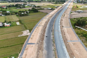 Sau 4 năm khởi công, con đường huyết mạch gần 5.000 tỷ nối TP. HCM và vùng đất gắn với '8 chữ vàng' đang dần lộ diện