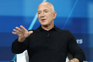 Tỷ phú Jeff Bezos chuẩn bị bán ra 25 triệu cổ phiếu Amazon, dự kiến thu về gần 5 tỷ USD