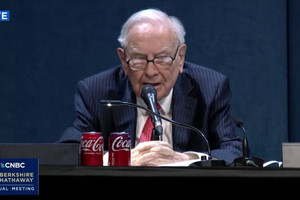 Tỷ phú Warren Buffett chỉ trích thuế quan của ông Trump, khẳng định nước Mỹ vốn đã chiến thắng rồi!