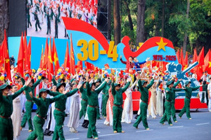 TP. HCM thu lớn dịp lễ: Đón gần 2 triệu lượt khách, doanh thu vượt 7.000 tỷ
