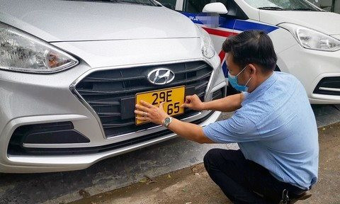Tăng mức phạt với xe kinh doanh vận tải không đổi sang biển số vàng