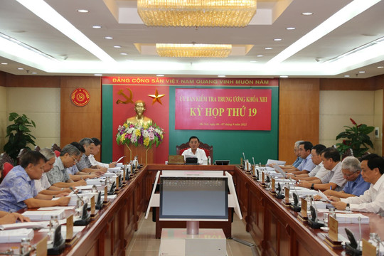 Xem xét kỷ luật Ban cán sự đảng Bộ Giáo dục và Đào tạo nhiệm kỳ 2016 - 2021