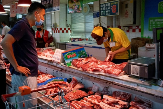 Cả thế giới lo bão giá nhưng Trung Quốc lại tiếp tục chìm trong giảm phát