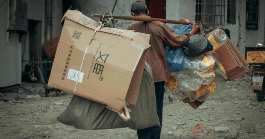 Có 1 tỷ tiết kiệm, 22 triệu lương hưu/tháng, người đàn ông sắp 70 tuổi vẫn phải nhặt phế liệu kiếm sống qua ngày chỉ vì một lý do đau lòng