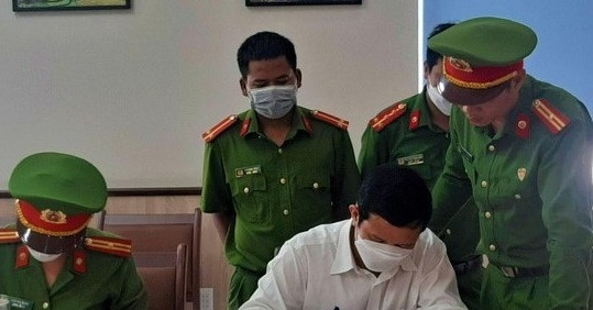 Cựu giám đốc CDC Đắk Lắk hưởng lợi hơn 200 triệu đồng từ vụ mua kit test Việt Á