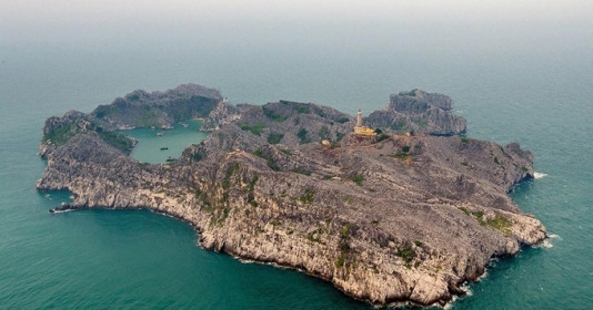 Phát hiện hòn đảo chỉ cách Hải Phòng 50km, sở hữu thứ được ví như 'mắt thần' cửa biển phía Bắc nhưng không phải ai cũng được đặt chân đến