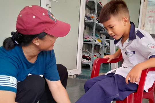 Cửa hàng đặc biệt ở khu nhà giàu TP.HCM, người nghèo vào mua liên tục