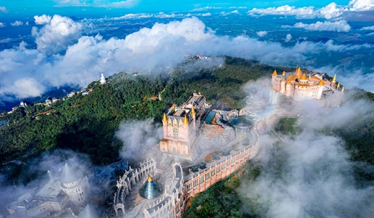 Loạt show diễn đẳng cấp quốc tế ‘cập bến’ khu du lịch trên dãy núi của Việt Nam đạt kỷ lục thế giới