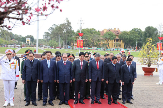 Lãnh đạo Đảng, Nhà nước vào Lăng viếng Chủ tịch Hồ Chí Minh nhân kỷ niệm 95 năm Ngày thành lập Đảng