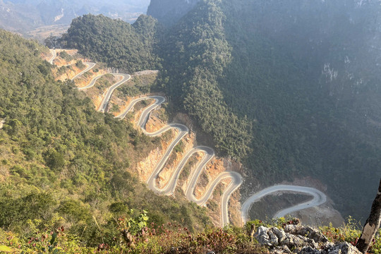 Hoàn thành sửa chữa ‘cung đường hiểm trở nhất Việt Nam’, chỉ dài 2,5km nhưng có 15 tầng đèo, 14 khúc ‘cua tay áo’