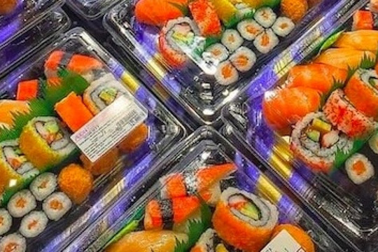 Hộp đựng sushi trong siêu thị chứa hóa chất độc hại hơn 1.000 lần cho phép