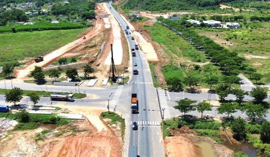 Phó Thủ tướng chốt thời gian hoàn thành 4 tuyến cao tốc hơn 230km tại miền Trung