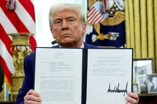 Người Mỹ gánh chịu 'cú sốc kép' từ việc đánh thuế của ông Trump