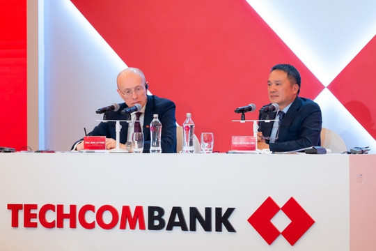 CEO Techcombank: ‘Sinh lời tự động giống như iPhone giữa rừng điện thoại phổ thông’